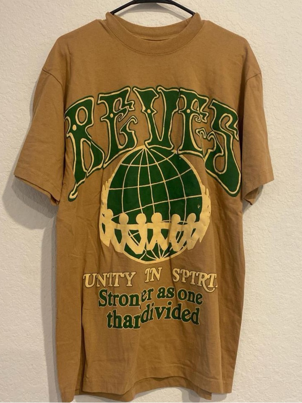 Retro 'REVES' Graphic Tee in Tan and Green